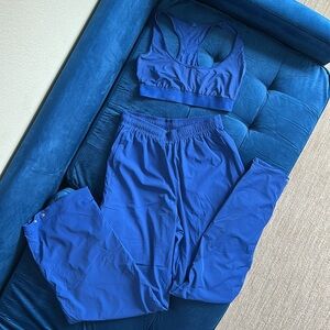SKIMS NWOT dark blue tracksuit sports bra (size M) & matching pants (size S)